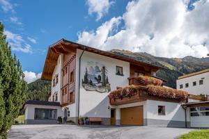 Piz Arina Apartments